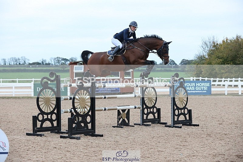 241101A-155410-03112 - FRI Cls 8 National 1.30m