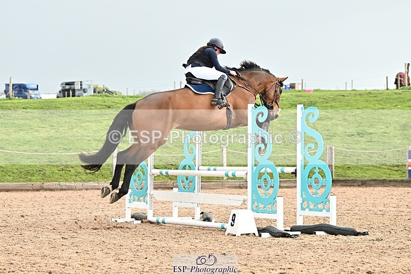 250416-094205-00082 - Cls 1 British Novice and 90cm