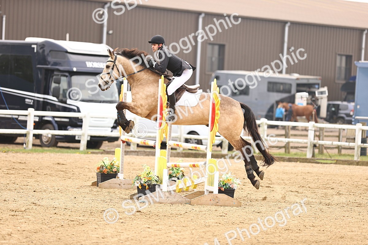  - Class 15 - Senior British novice - 90cm
