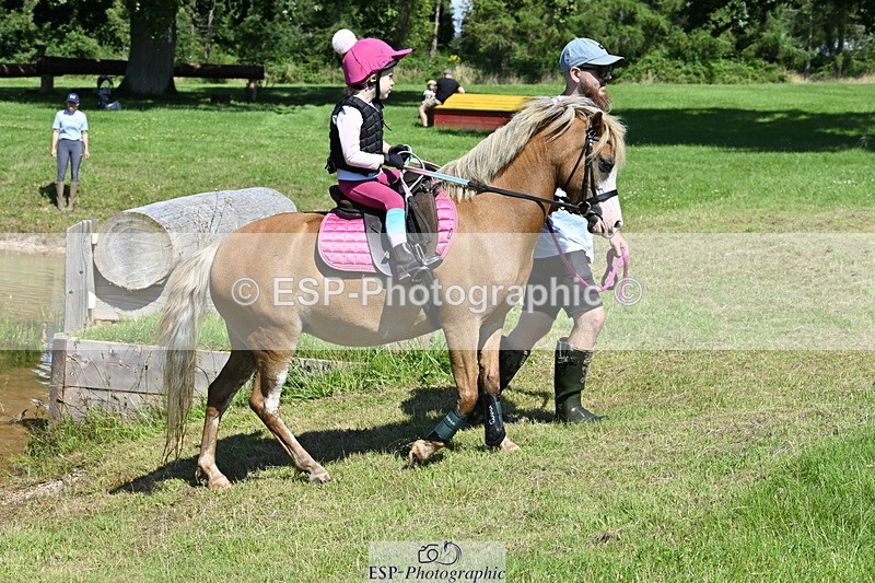 240728B-111205-01183 - Gemma's Group XC