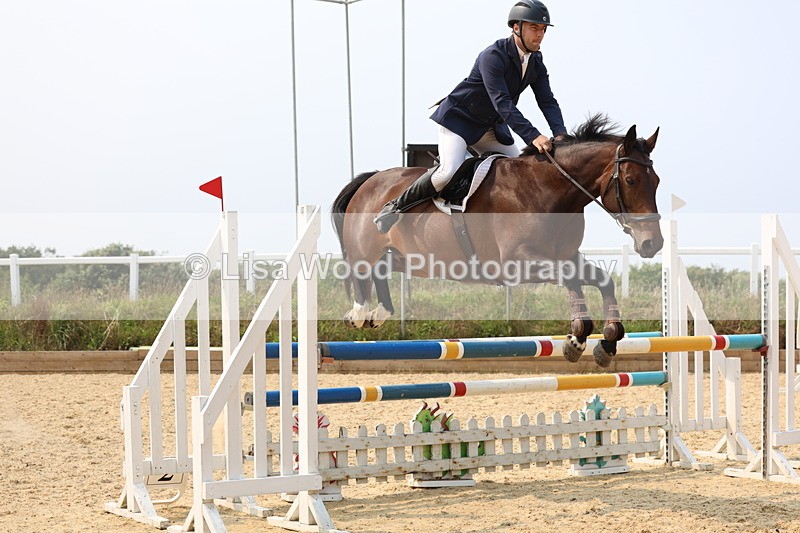 3E7A2433 - Class 8: Senior Newcomers/1.10m open