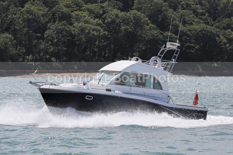 170709 ISLE OF TYREE - BENETEAU ANTARES RTI_7642 - Flybridge Cruisers