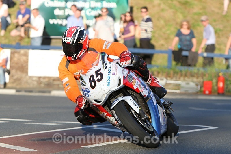  - Saturday Practice Newcomers/Supertwins