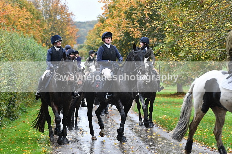 WJ5_6325 - B&B walk back for Hunt Tea !
