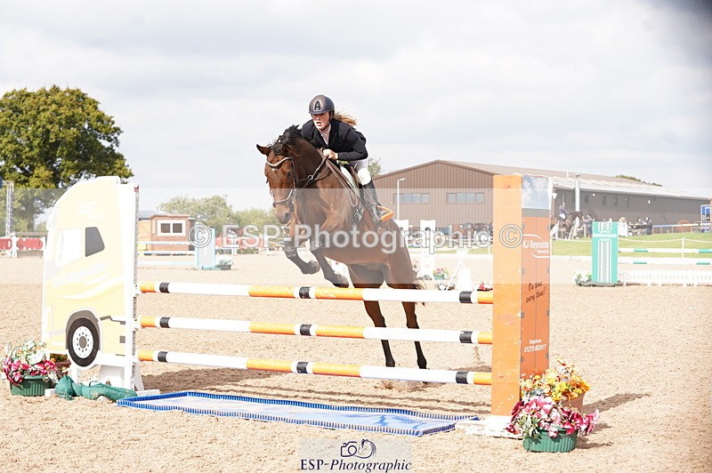 241004A-125128-00483 - Fri 03 Snr Newc & 1.10m Open