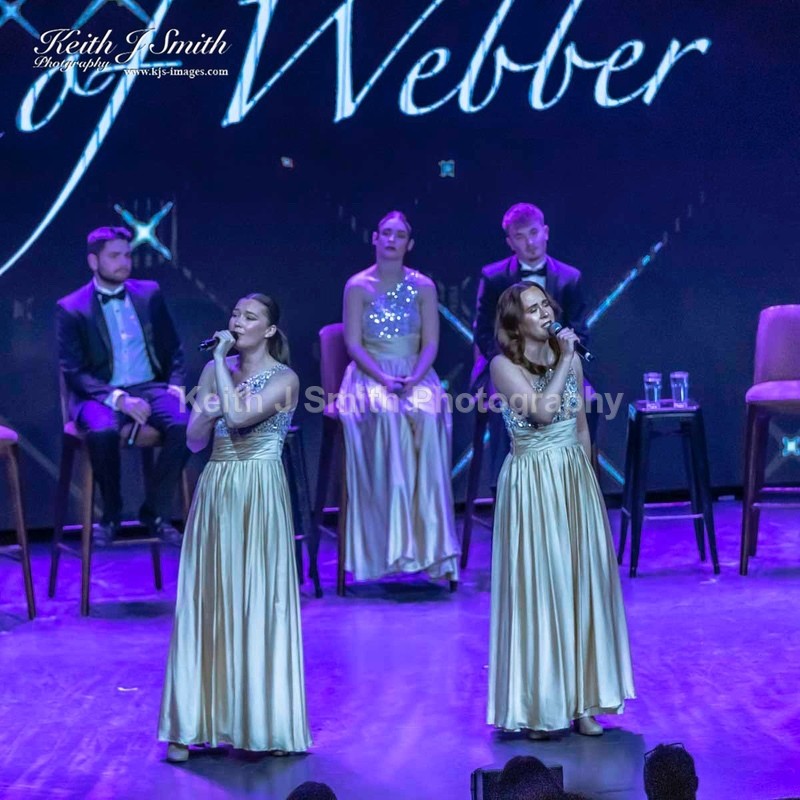 7KJS0427 - Ambition show team