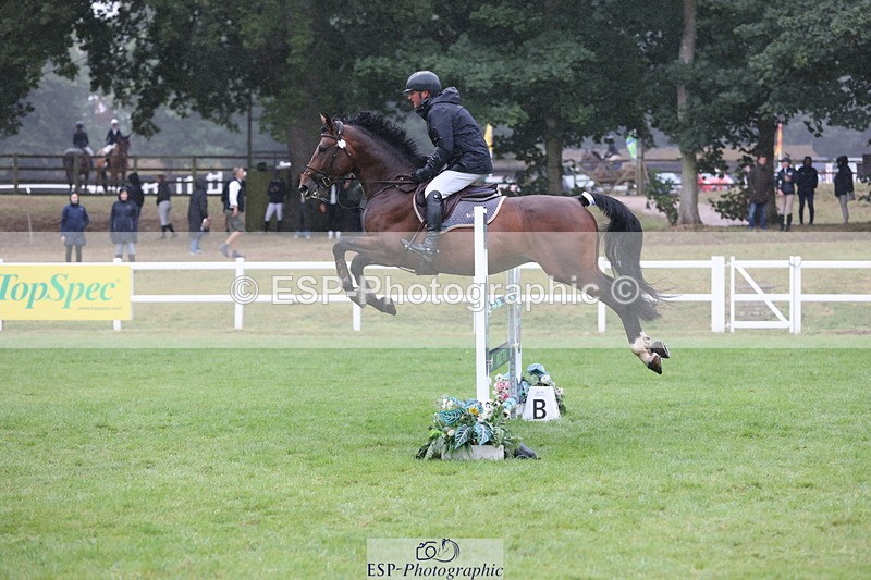 250830A-132652-06677 - Cls 16 Snr Newcomers and 1.10m Open