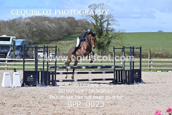 BPP_0023 - CLASS 19 SUN Senior British Novice/ 90cm Open