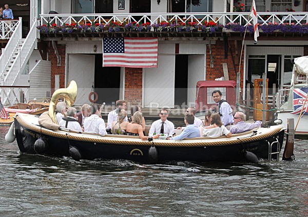 100702 SONNING BRIDGE IMG_9582 - HENLEY REGATTA - FRIDAY 2nd JULY 2010