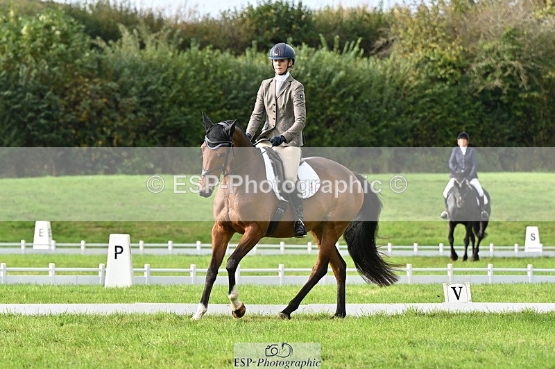 251024A-101612-08017 - F-453-Lucy.Lloyd