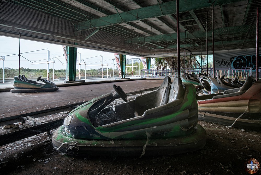 Abandoned Six Flags (New Orleans, LA) | Beach Bang-Up Bumper Cars - Six Flags New Orleans