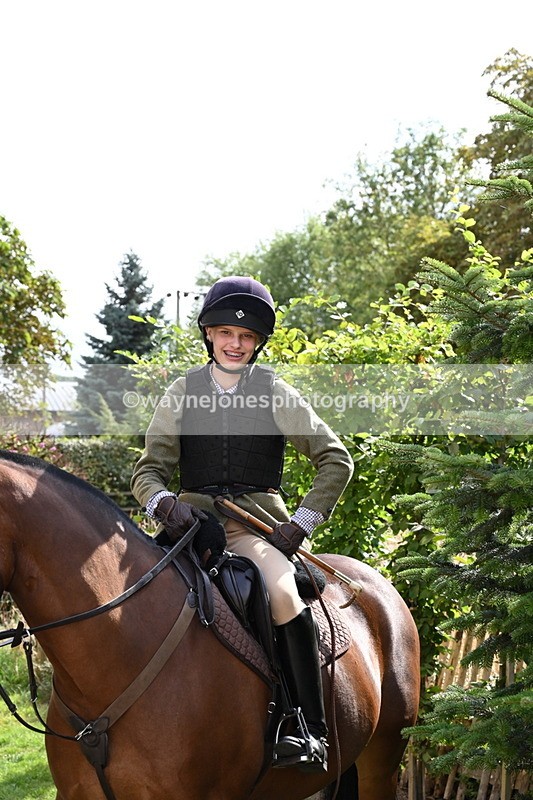 WJ6_3276 - Berks & Bucks - The Old farmhouse - Hound Exercise 20-08-25