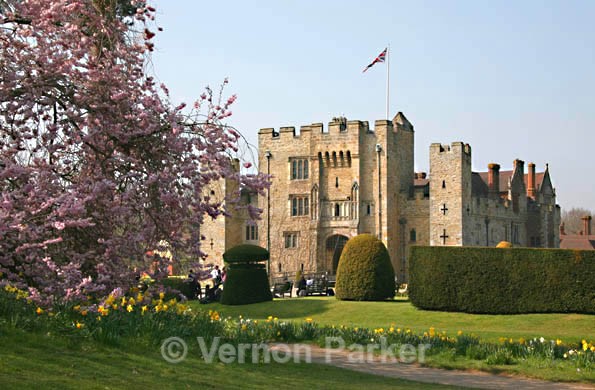 Hever Castle - Churches and Castles