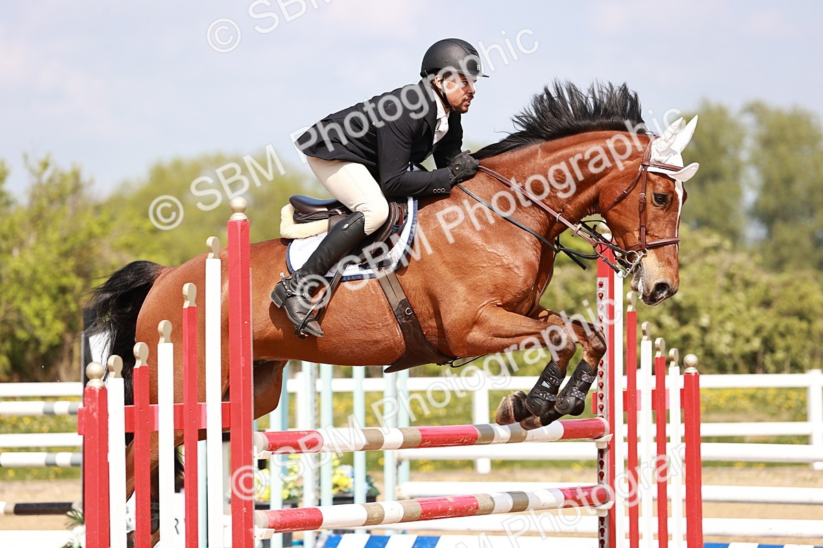  - Class 26 - Senior Foxhunter - 1.20m
