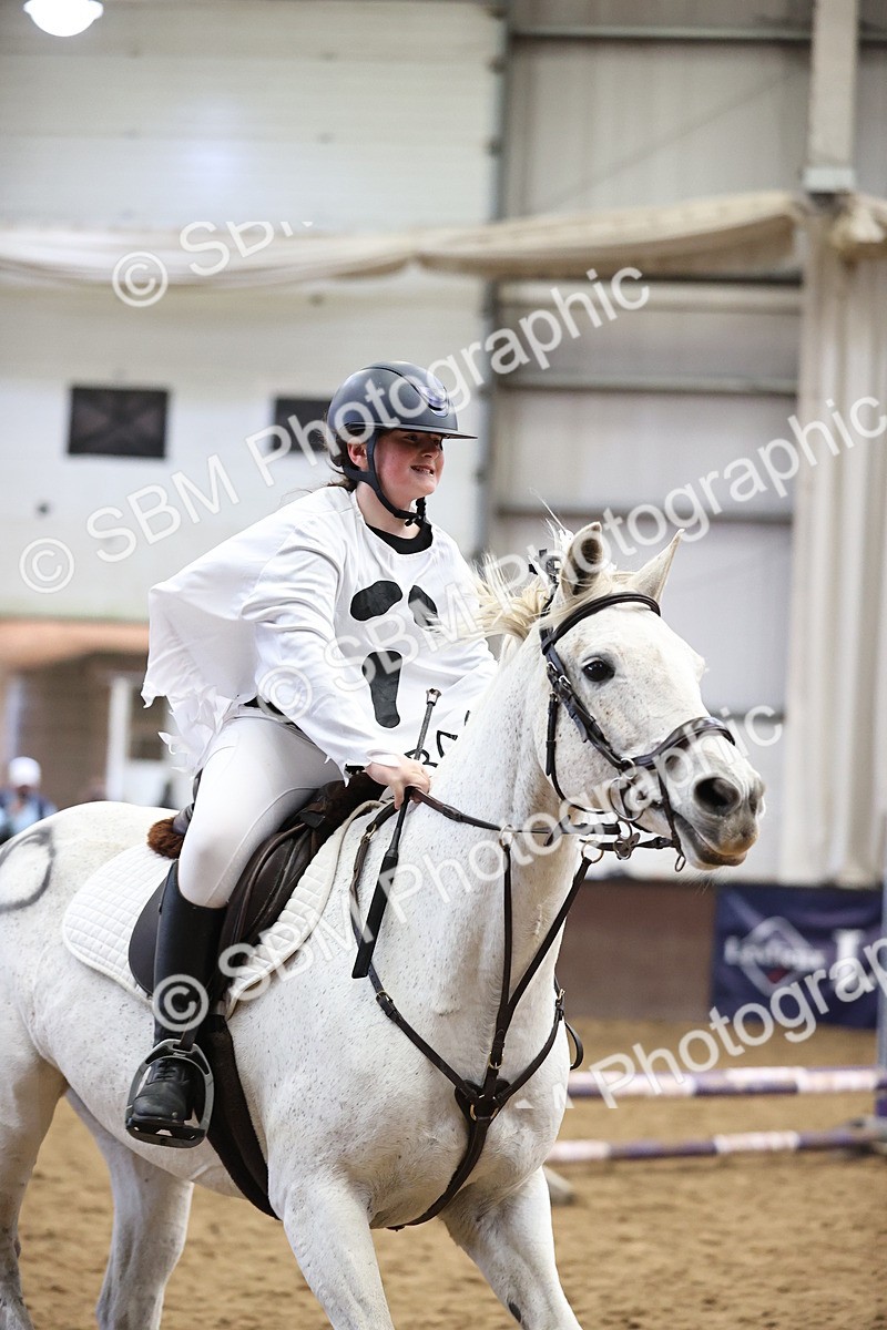 SBM_001503 - Class 3 - Horse & Hound 60cm