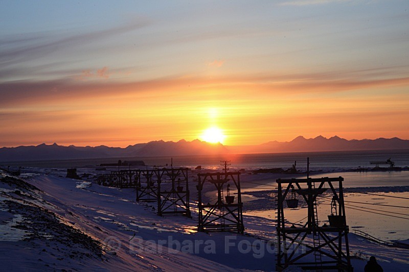 Sunset in Logyearbyen 1047 - The daylight returns