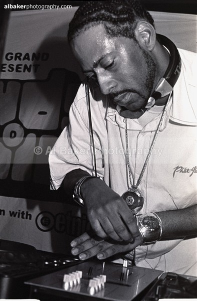 12 madlib - Friends-&-Family @ the-roadhouse 07.02.04