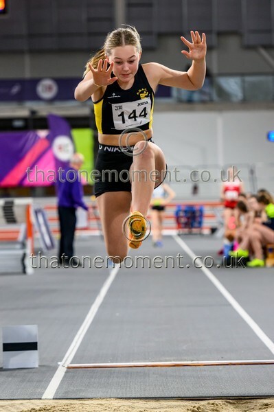 AgeInd25SAT-917513 - Field Female