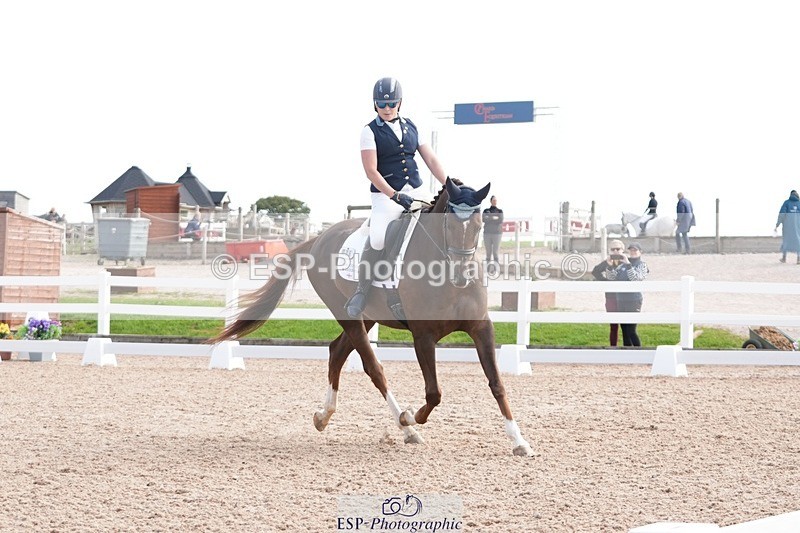 250906-104051-01535 - 006-Verity.PerryVogue