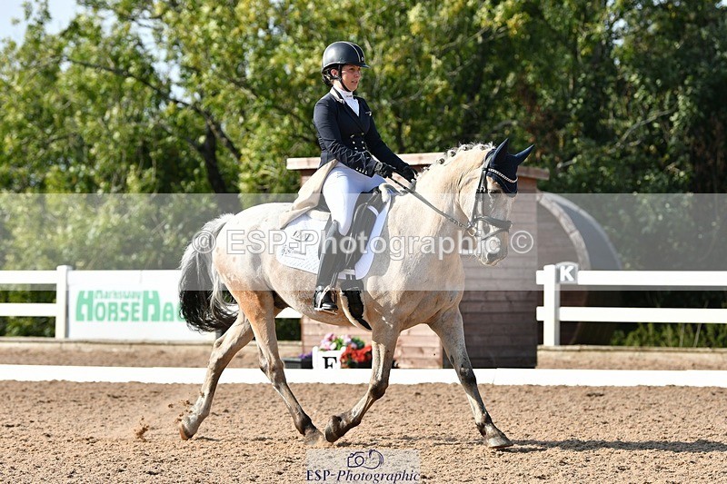 250906-162602-05057 - 128-Chantelle.Oliver-SymondsStadmorslow.Coffee.n.Cream