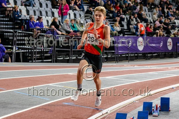 AgeInd25SUN-914968 - Track Male