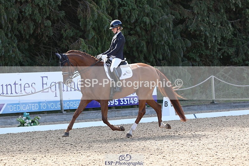 250809A-100957-02525 - 074-Robyn.WalkerSt.Giles.Voila