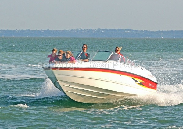 080921 JAMMY DODGER 2652 - Speedboats