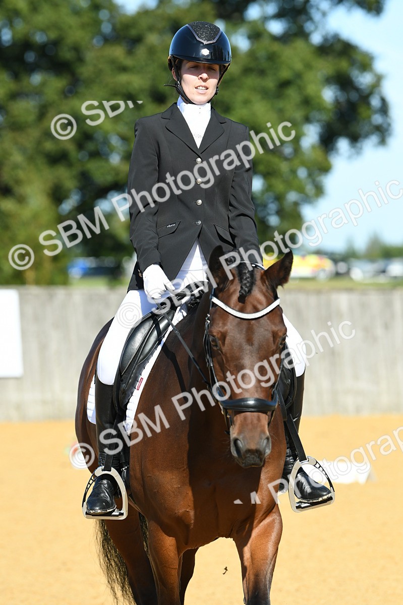 SBM_18000 - D4 - Small Tour Championship - Intro B