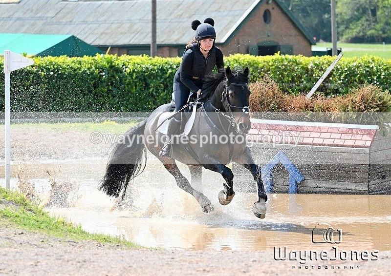 WJ7_7265 - The stables at Tweseldown 27-04-25