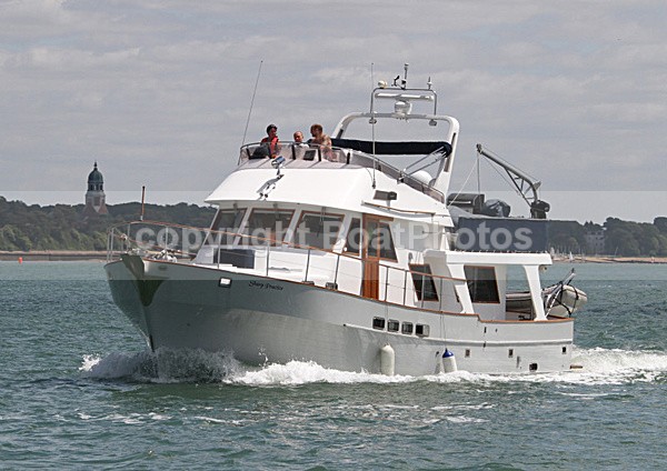 100620 SHARP PRACTICE IMG_3867 - Flybridge Cruisers