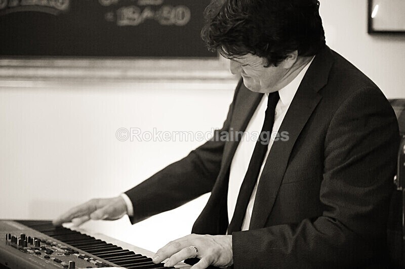 NKC-67 - Denny Illet and chums plays tribute to Nat King Cole