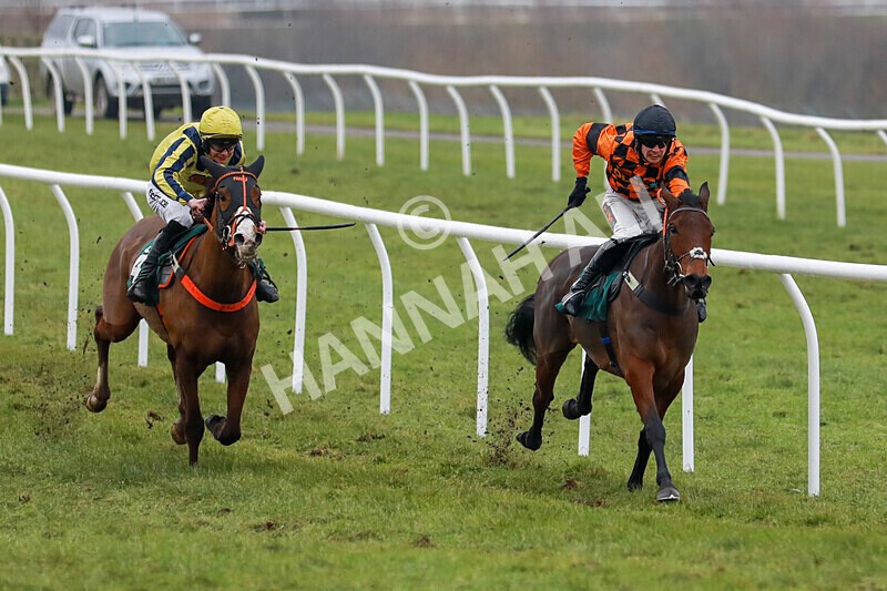 310125-Race 3-Turn And Finish-4415 - Race 3