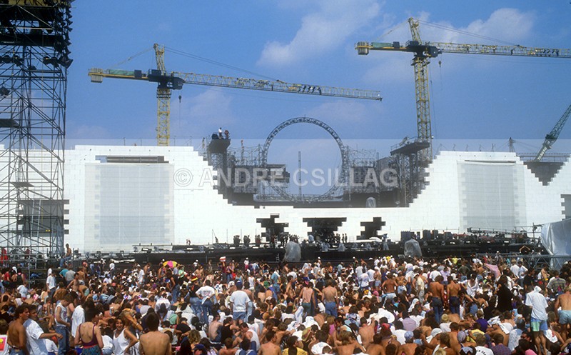 THE WALL - W..