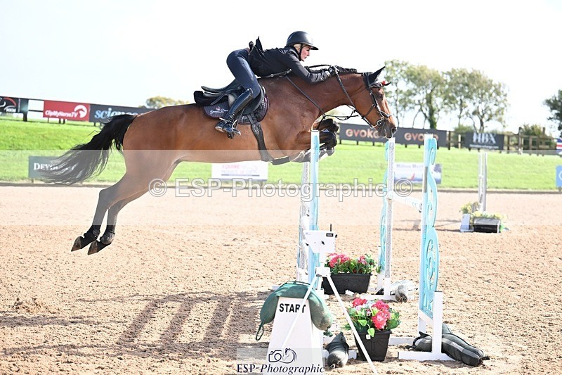 251004-124711-02088 - Cls 10 Foxhunter and 1.20m