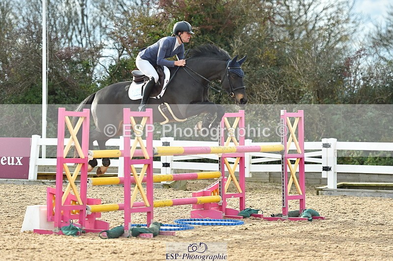 231111A-131140-02067 - Cls 12 Newcomers & 1.10m Open