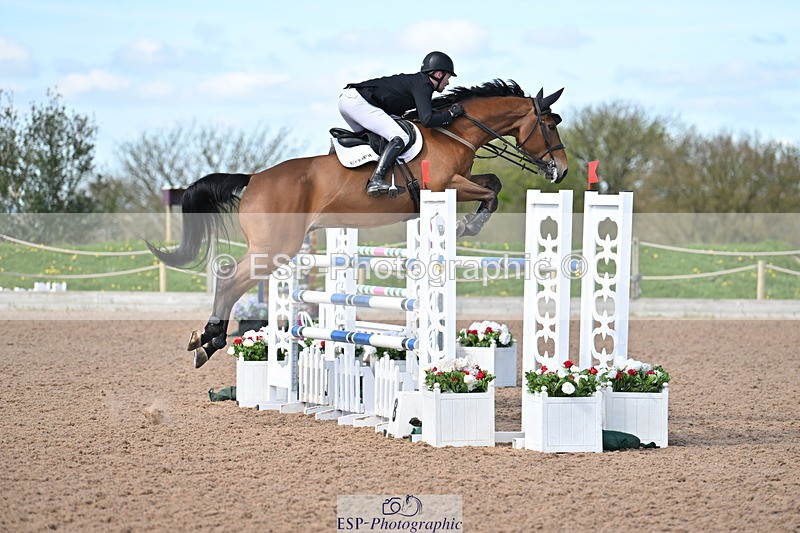 240418A-111241-02489 - Cls 5, 2 Star Medium Tour 1.35m