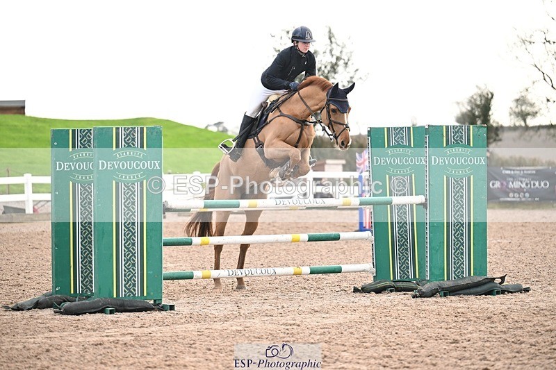 251206-123258-00982 - Cls 12 Snr Newcomers and 1.10m