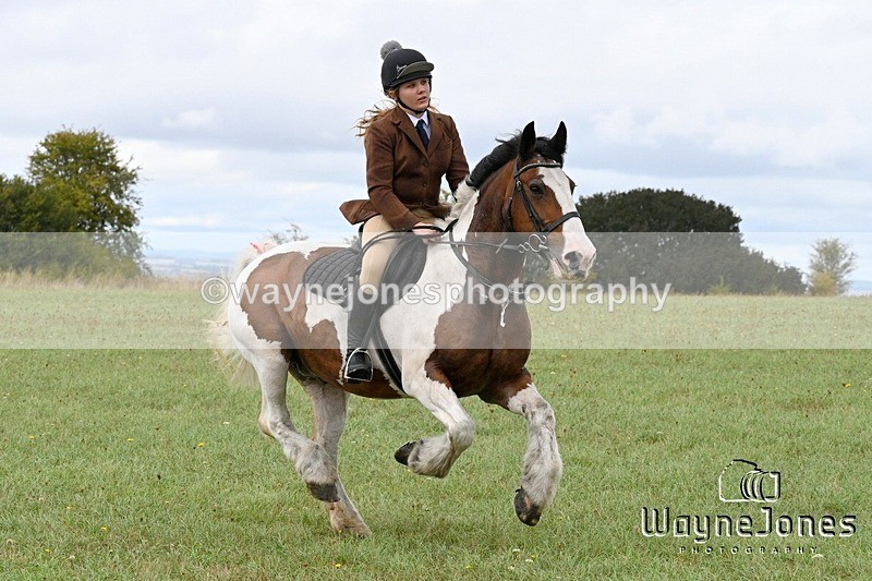 WJ7_1055 - Berks & Bucks Hound Exercise Blewbury 13-09-26
