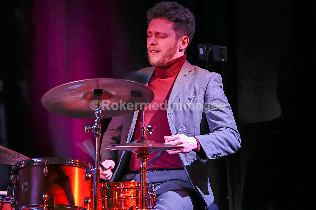 AMP  Ben-100 - AMP TRIO + Ben Holder