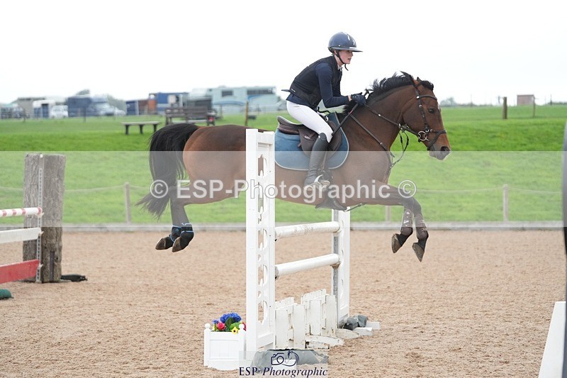 250920-122459-01260 - Cls 10 Pony Foxhunter and 1.10m