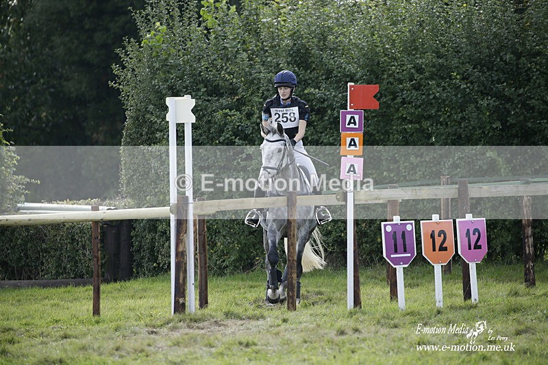  WWHT 171021 3949 - Open (1.00m)  17/10/21