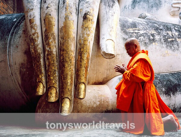 Wat Si Chum with monk praying, Sukhothai, Thailand - World's Major Religions
