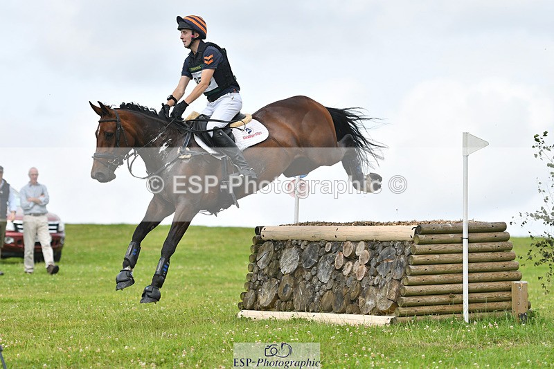 240804-105307-10490 - 359-Max_Forster-HOLD_ON_MY_HEART