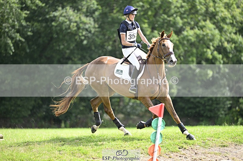 240804-103743-10589 - 353-Maja_Hullah-ORANJE_SPR