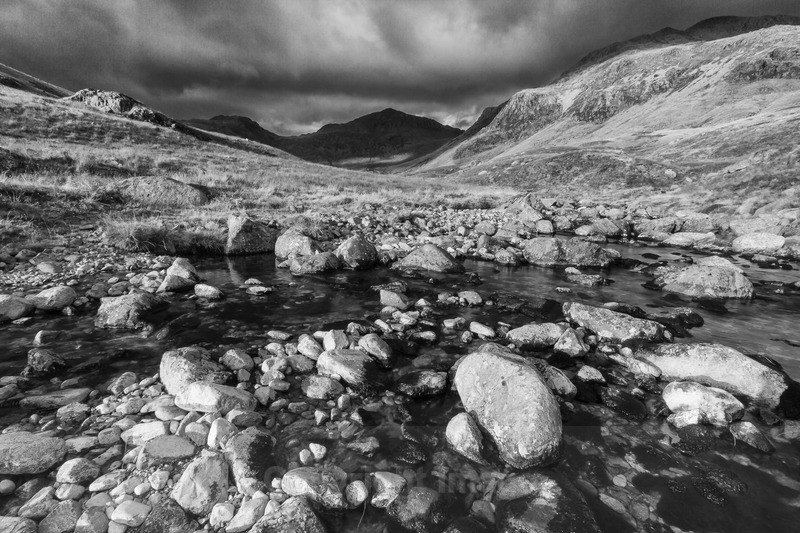 Moody Bowfell - Distant Hills