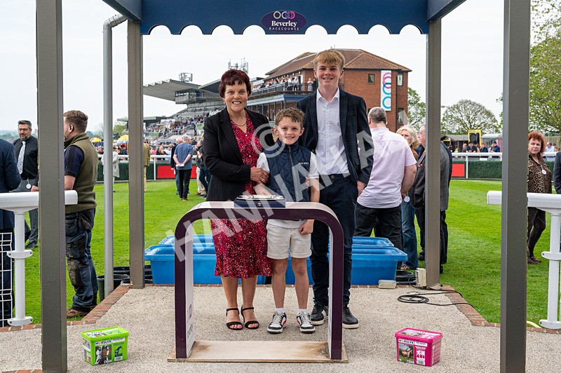 060524-Race 4-Powdering-5099 - Race 4