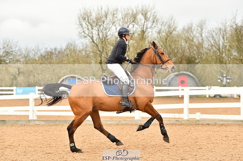 231122A-125512-00372 - Cls 4 Newcomers & 1.10m Open