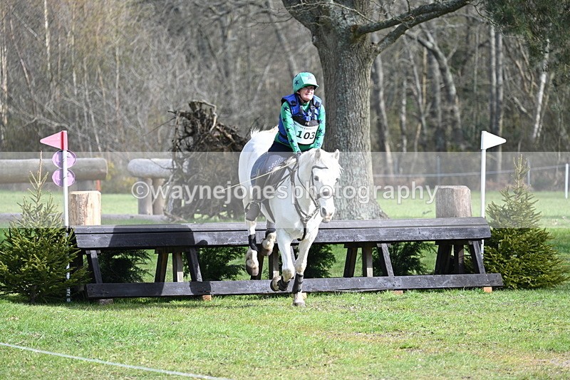 WJ7_0025 - Time 10:13 to 10:38 Times at the Fence