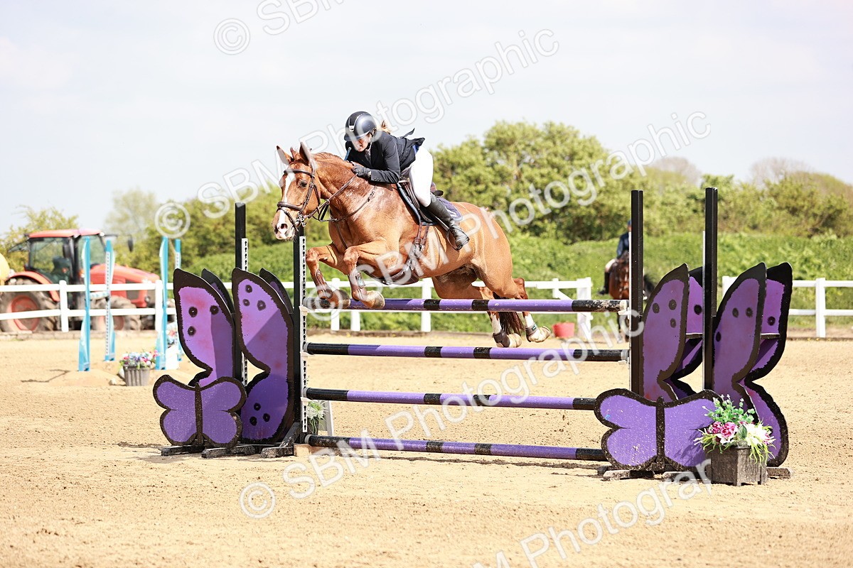  - Class 26 - Senior Foxhunter - 1.20m