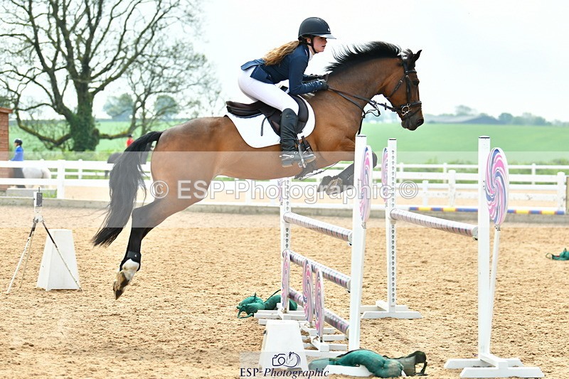230514A-132018-02935 - Cls 25 Pony Foxhunter & 1.10m Open